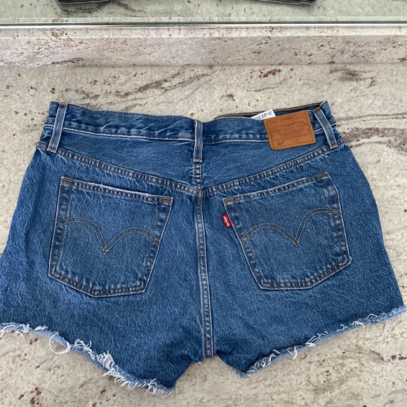 LEVIS 501 Original Short in Athens Mid Short - Picture 5 of 13